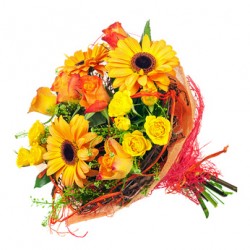 Bouquet di rose gialle,arancio gerbere e verde complementare