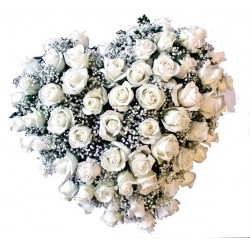 Cuore di rose bianche