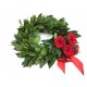 Couronne de feuilles de laurier, les baies et les roses rouges.