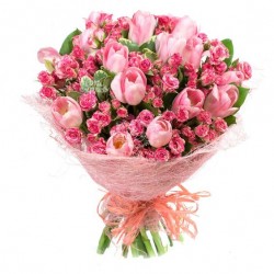 Tulipani e rose rosa