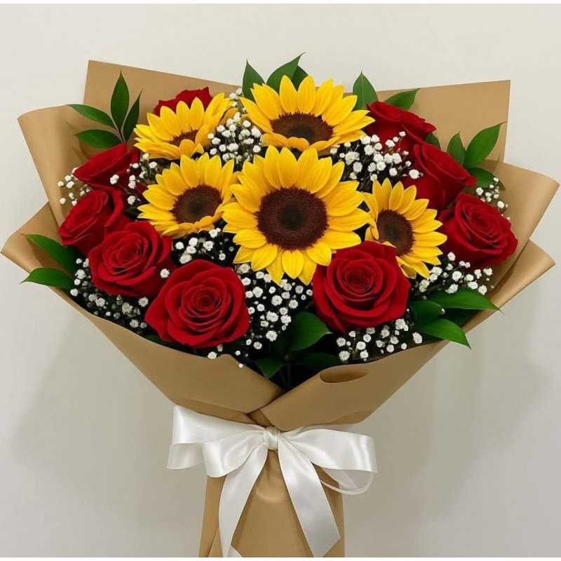 Girasoli e rose bianche