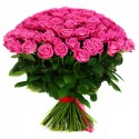 Gran fascio con due dozzine di rose rosa