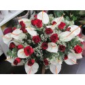 cuscino grandezza media con anthurium rose rosse in verde complementare
